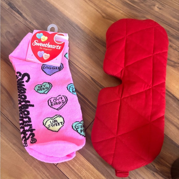 Valentine’s Day gift basket spa set edu de parfum socks nail polish face mask - Picture 5 of 16